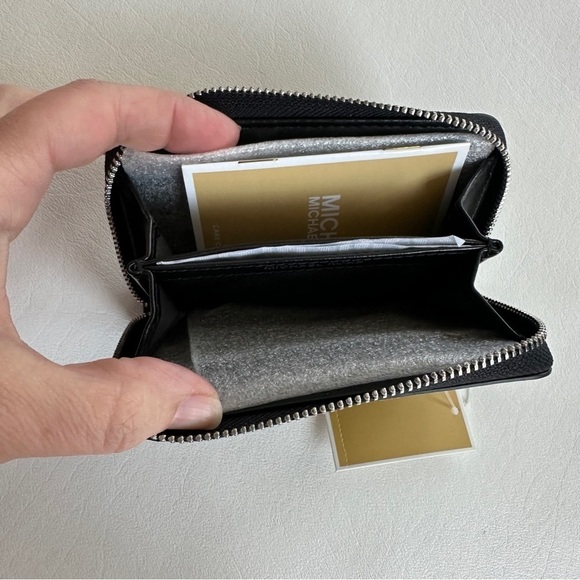 Michael Kors Zip Small Zip Around Card Case Wallet Animal Print Haircalf - Picture 2 of 7